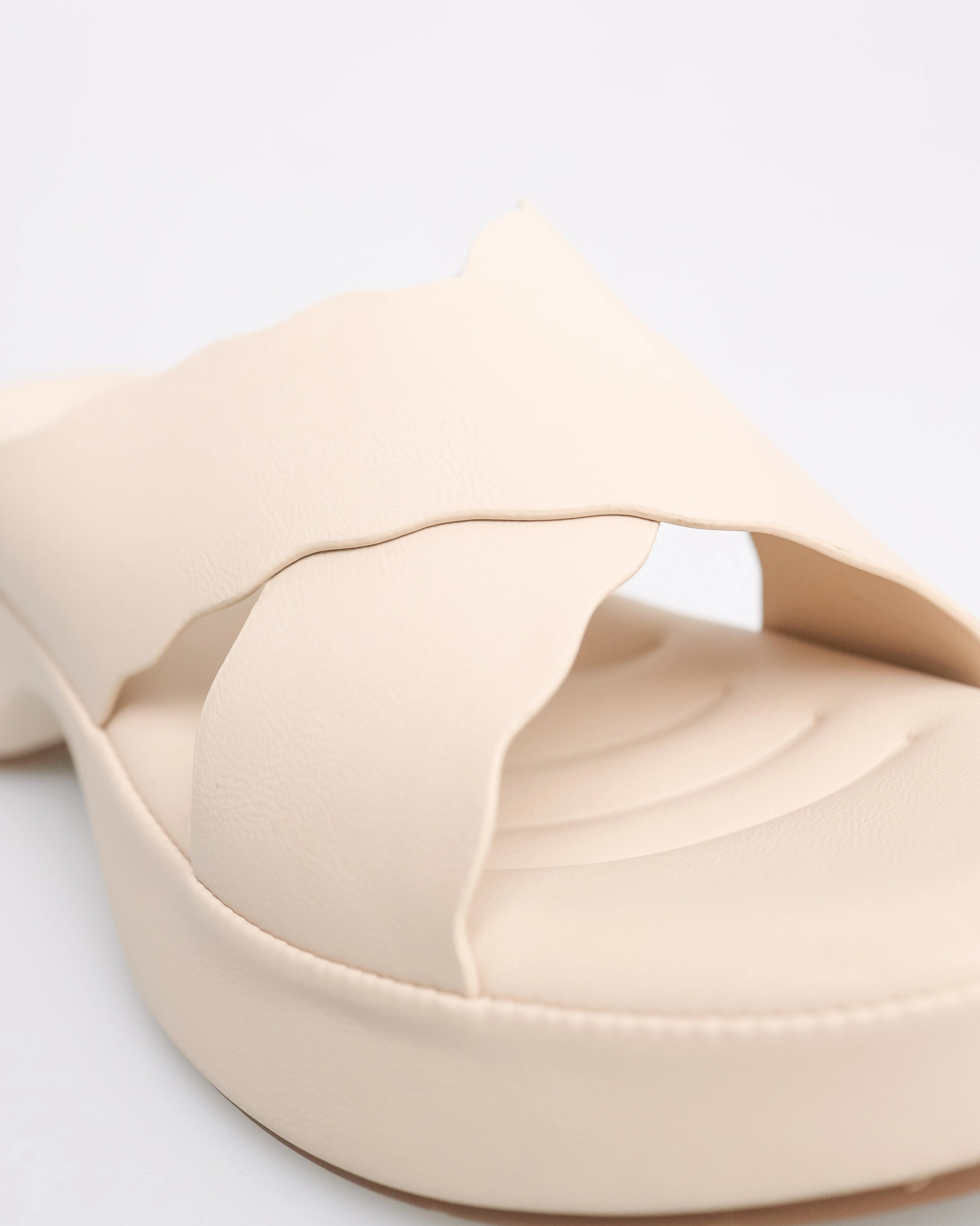 Tomaz NN422 Ladies Wavy Sandals (Cream)